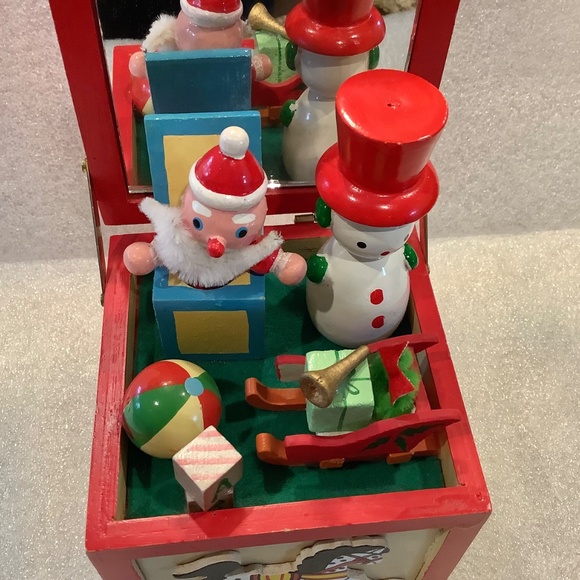 Vintage Christmas Music Box Jack-In-The-Box Plays Jingle Bells Enesco 1984 - Picture 7 of 11